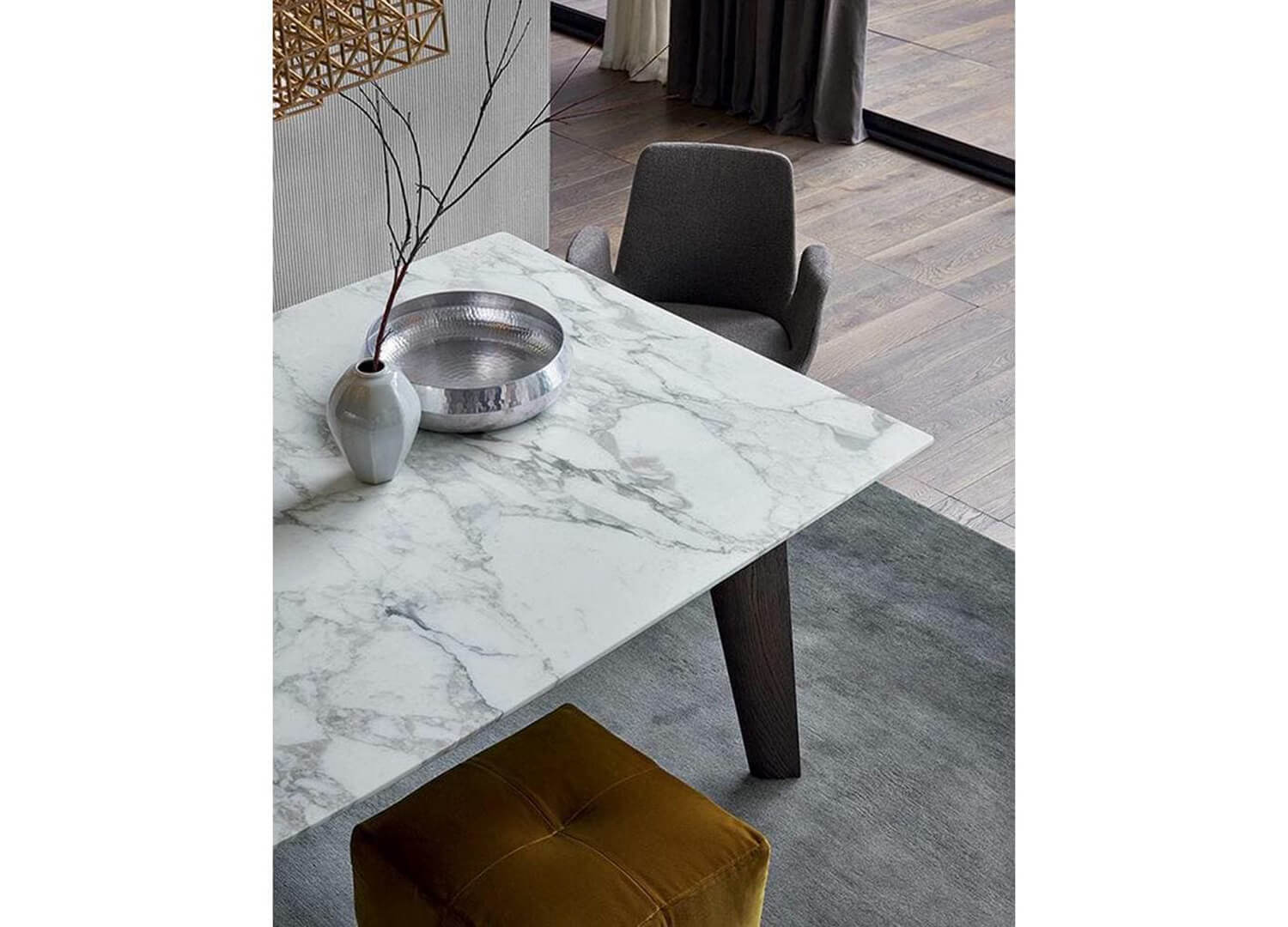 Bàn ăn Poliform Howard